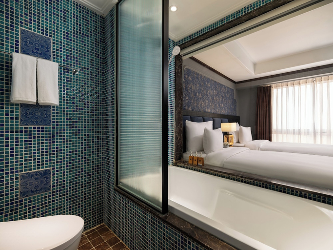 Bathroom 4, Golden Lotus Luxury Hotel, Hoàn Kiếm