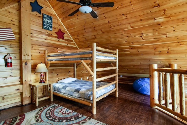 Bedroom 3, Poolin' Around, Sevier