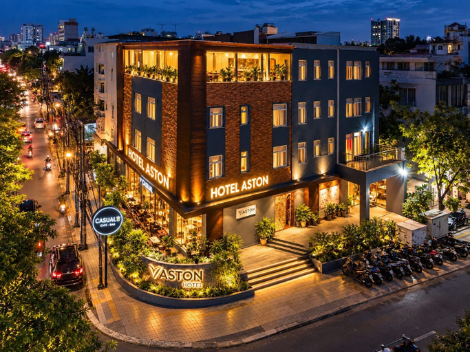 Exterior & Views