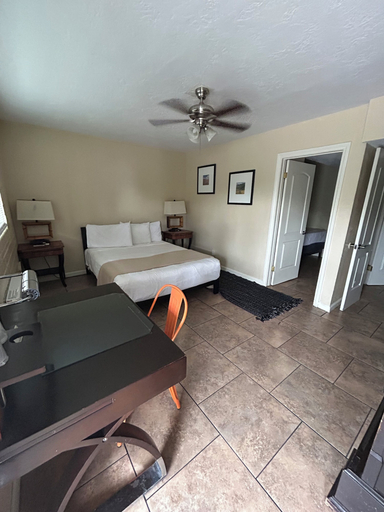 Bedroom 2, STERLING GARDENS HOTEL, Clark
