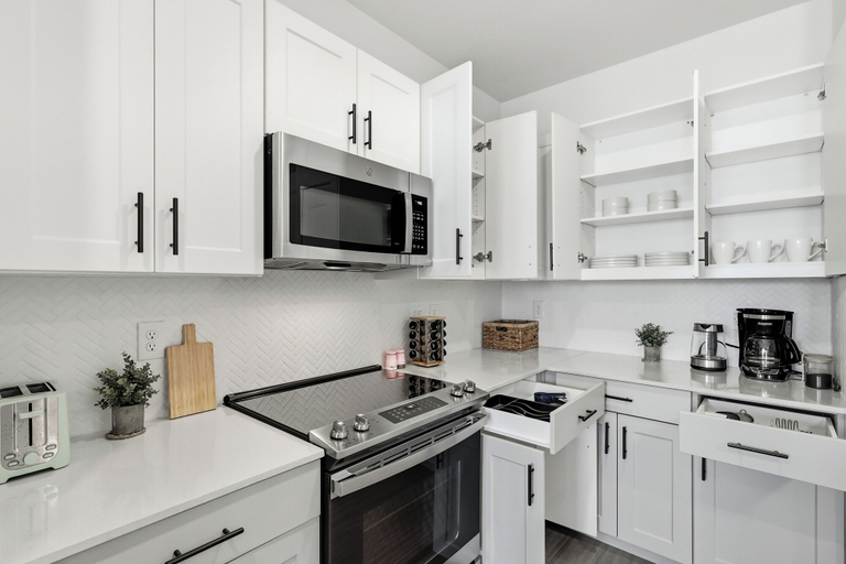 Others 2, Stylish 1BR near Universal Studios, Collin