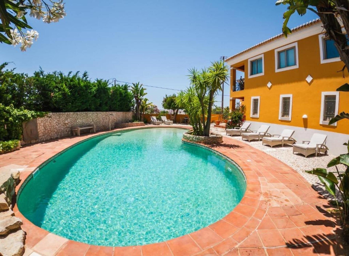 Others 5, Studio With Pool and Meia Praia Beach Access, Lagos