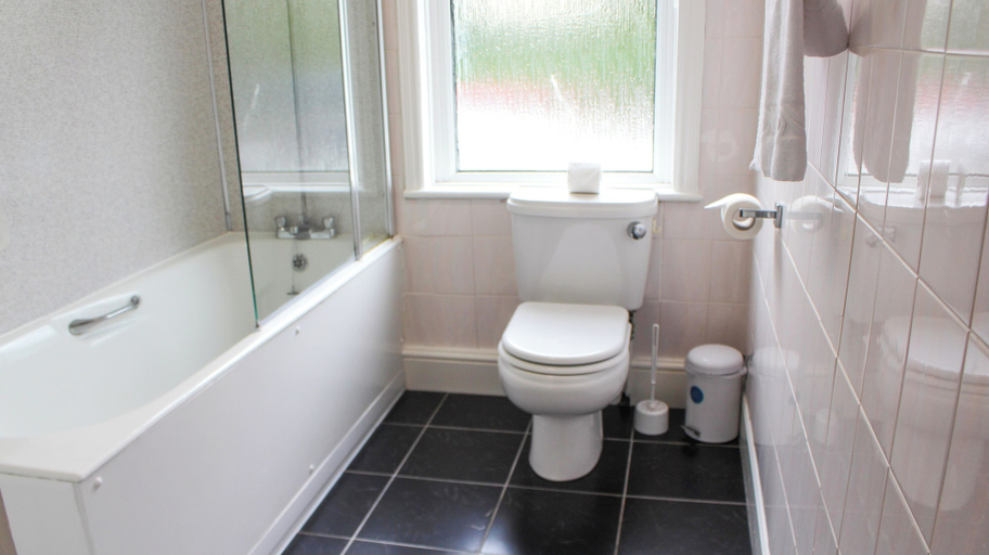Bathroom 3, Allerdale, Torbay