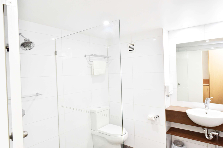 Bathroom 4, The Diplomat Motel, Alice Springs- Stuart