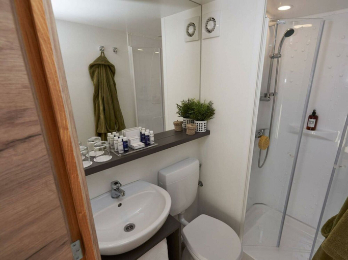 Others 2, Glamping Tent Luxe 4, Loon op Zand