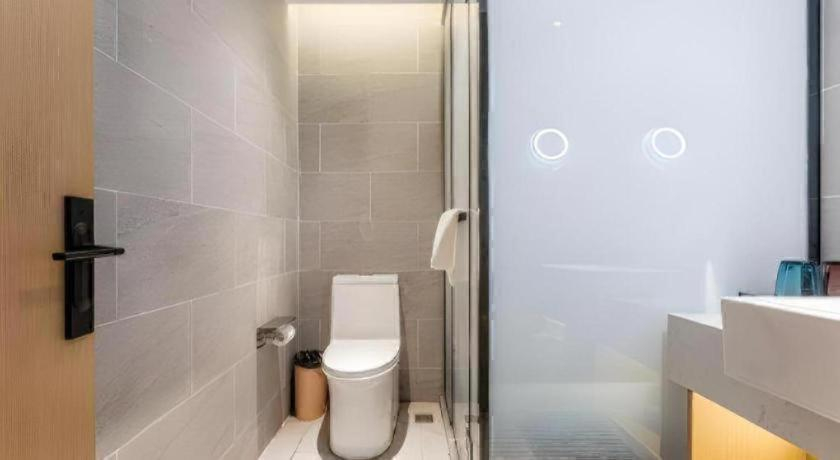Bathroom 3, Echarm Hotel Shanghai North Bund Tilanqiao Metro Station, Shanghai