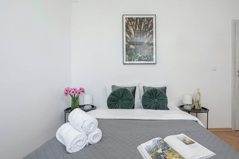 Others 3, Lumina 3-room Apart near Park & Balcony, Warsaw