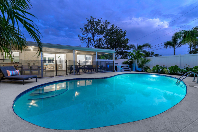 Others 5, Breezy Blue-pool Hot Tub Minutes to Beach Games, Pinellas