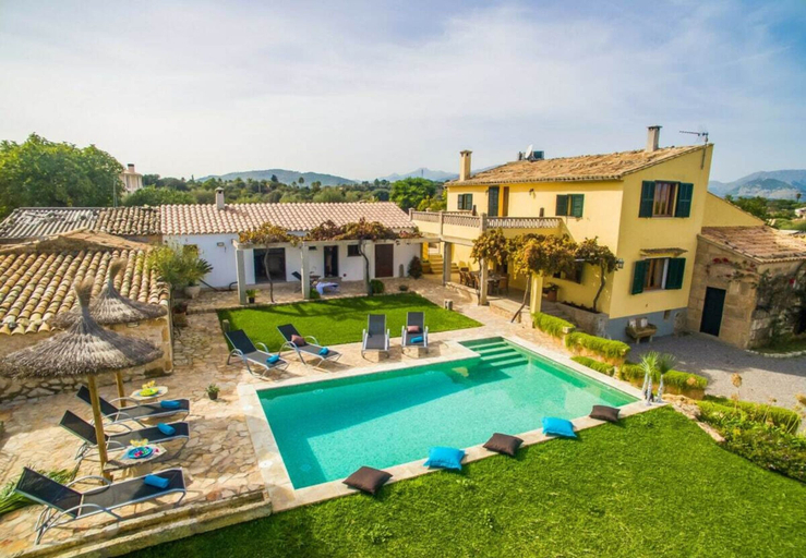Others 3, Finca "pegasus", Baleares