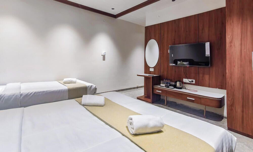 Others 4, Hotel Narayanee, Parbhani