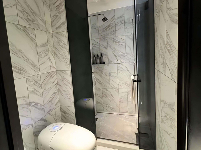 Bathroom 5, Mercure Beijing Qianmen, Beijing