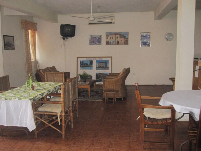 Food & Drinks, Coconut Grove Bridge House, Komenda-Edina-Eguafo-Abirem
