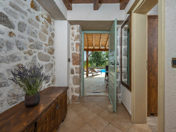 Others 2, Villa in Posedarje with Private Pool, Posedarje