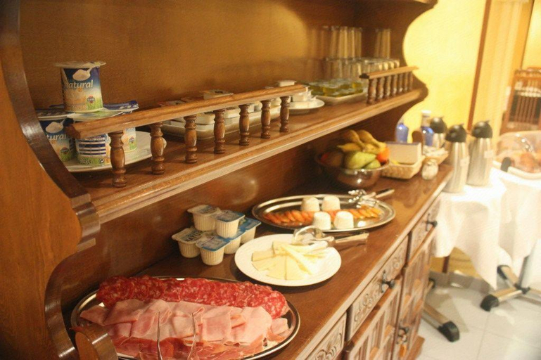 Others 2, Hotel Delicias, Zaragoza