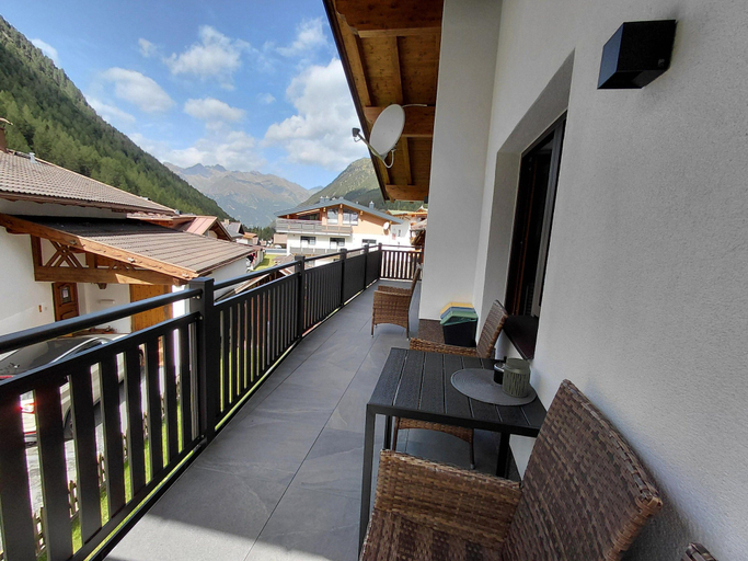 Others 2, Modern Holiday Apartment in a Quiet Location, Imst