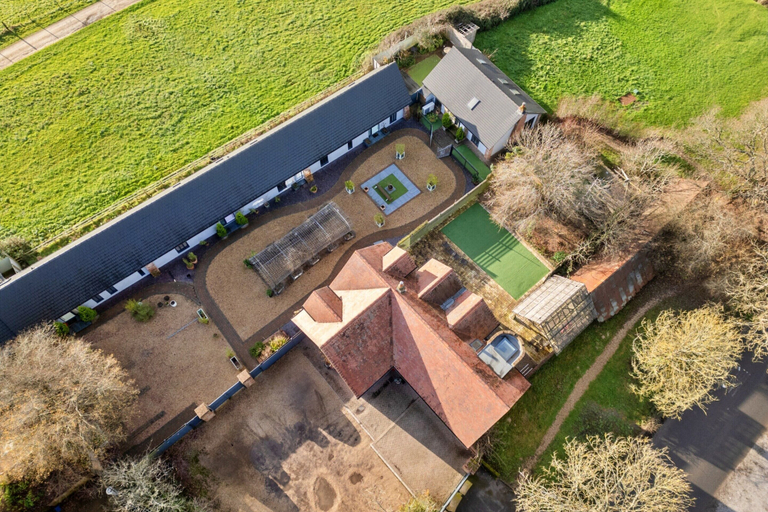 Others 3, Scenic Hot Tub Cottage for 2, Dorset