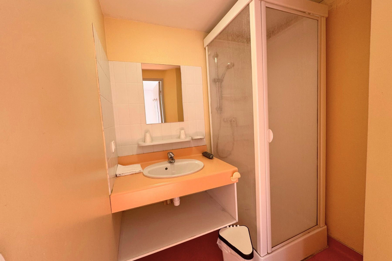 Bathroom, Les Essertets - Vacances ULVF, Haute-Savoie