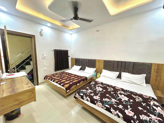 Others 4, Madhav Guest House, Mathura