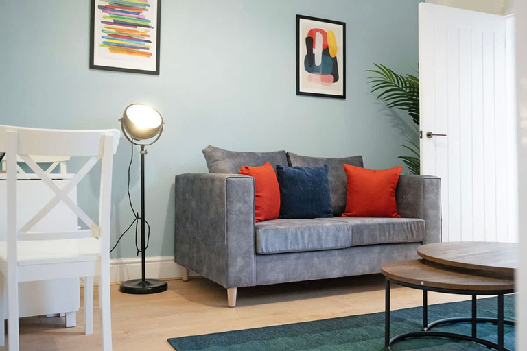 Others 2, Sunderland 3BR Retreat Sleeps 6 by Stay With Us, Sunderland