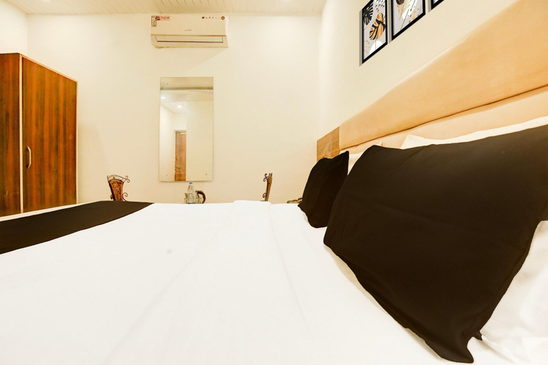 Others 2, Saver Double Hotel O Chandigarh Road, Sahibzada Ajit Singh Nagar