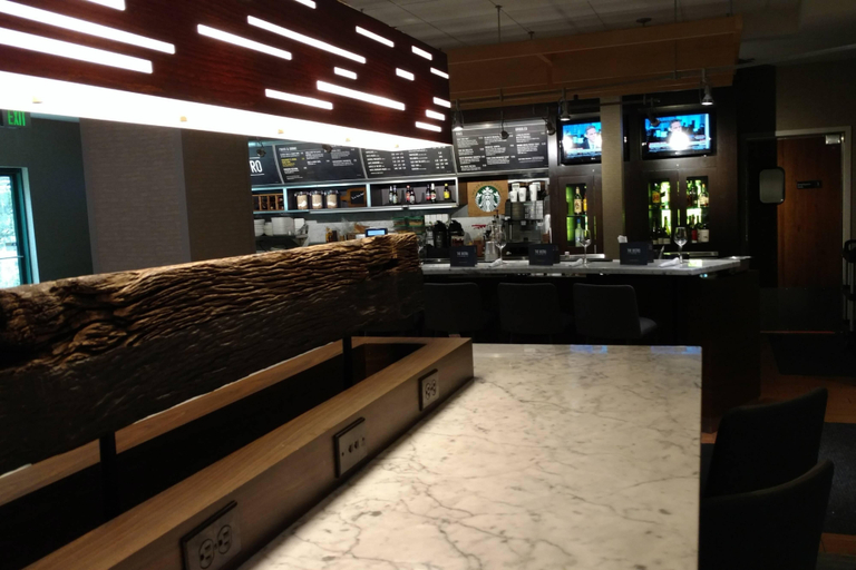 Food & Drinks, Courtyard Portland Tigard, Washington