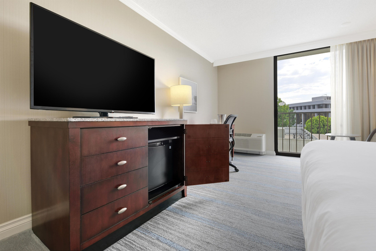 Bedroom 4, Hilton Irvine/Orange County Airport, Orange