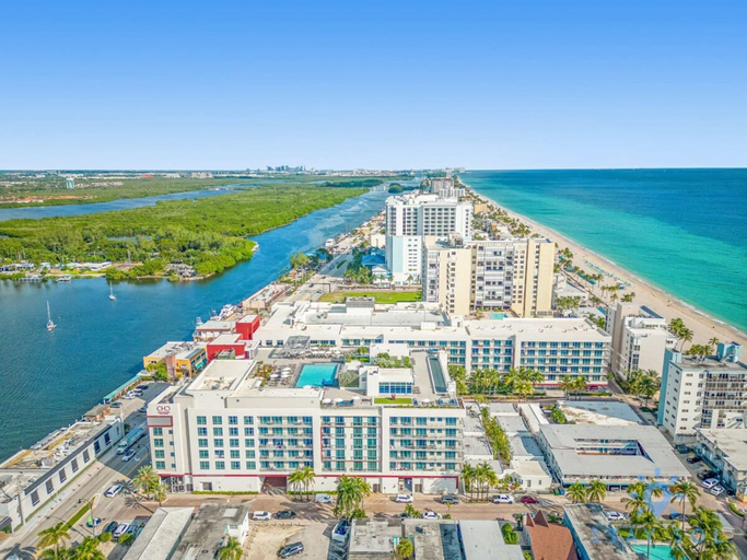 Others 4, Rooftop Oasis Modern Apt Near Boardwalk 1BR, Broward