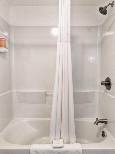 Bathroom 2, The Fountain Creek Inn, El Paso