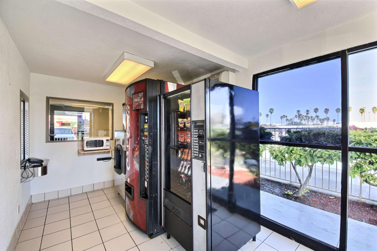 Exterior & Views 2, Motel 6 Laredo, TX - South, Webb