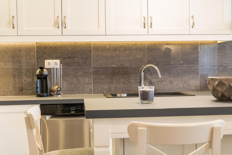 Others 3, Comfortable and Spacious 2 bdr Apt, Attica
