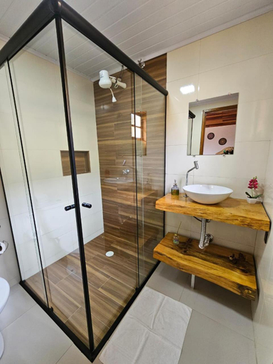 Bathroom 3, Chale Sonho Diniz 1, Camanducaia