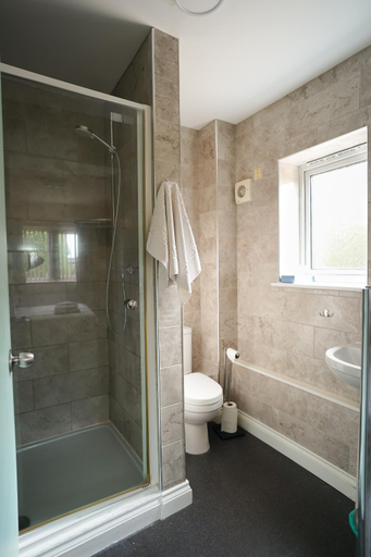 Bathroom 3, Grove House - Woodbridge, Suffolk