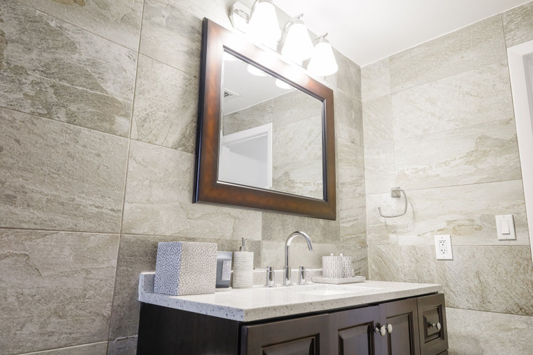 Others 2, Meet Me On Ocean Dr - Cozy Stay Steps From Beach, Miami-Dade