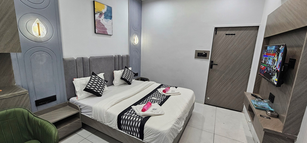 Others 3, Hotel HR Comfort, Gandhinagar