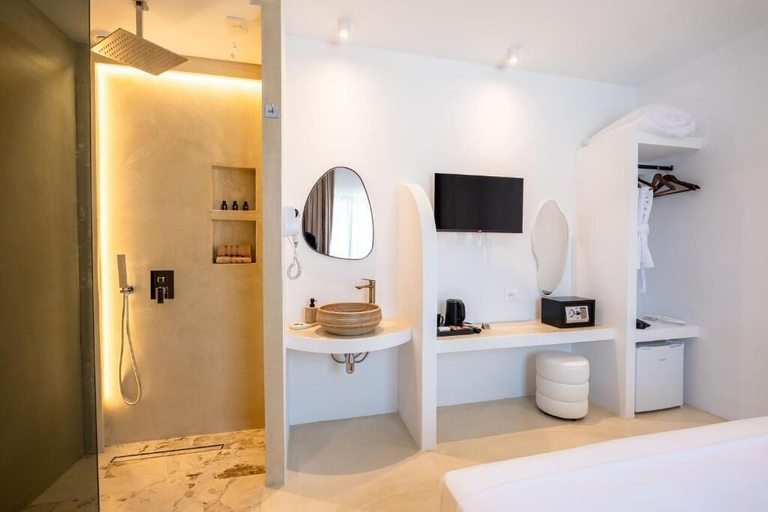 Others 3, Heavenly Rest Luxury Hotel, Sarandës