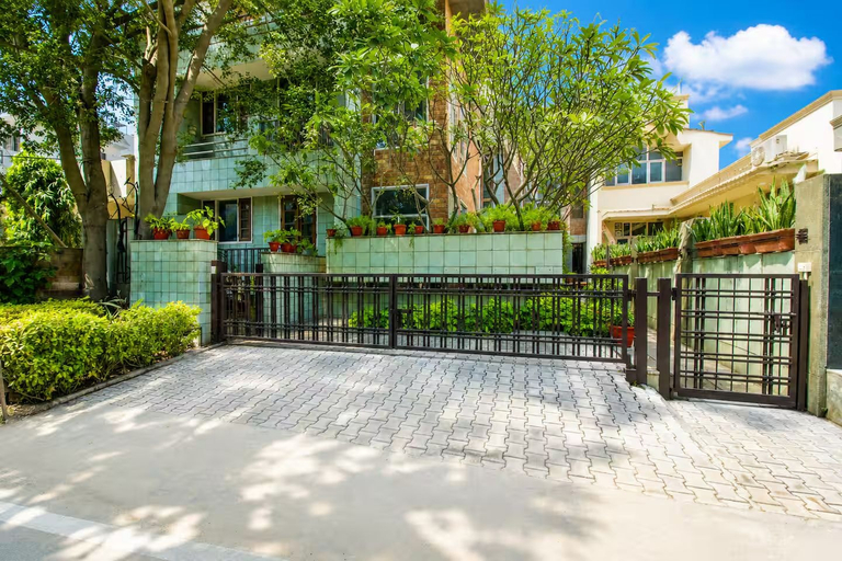 Exterior & Views 2, Opulent Antique 3br Villa in Gurugram, Gurgaon