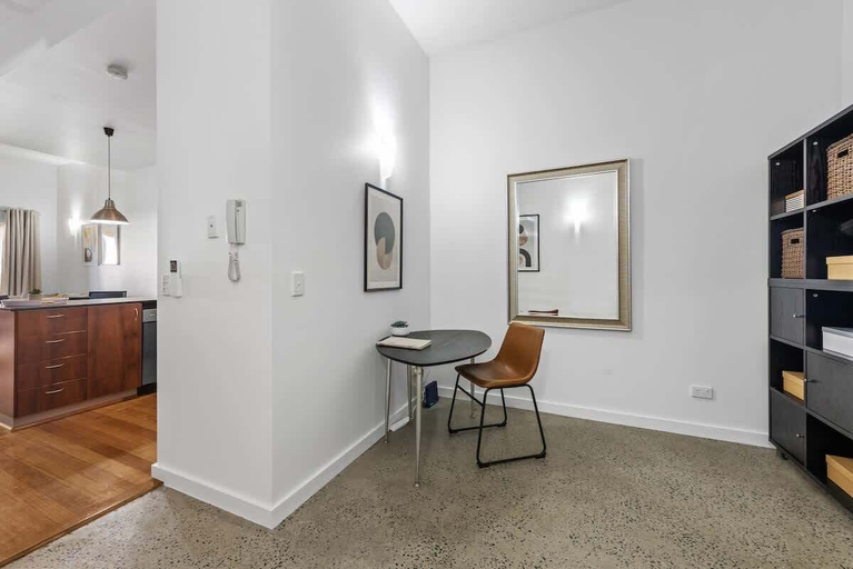 Others 4, Hipster Loft! ~ 1bed/study/1bath/balconies/1car, Newstead
