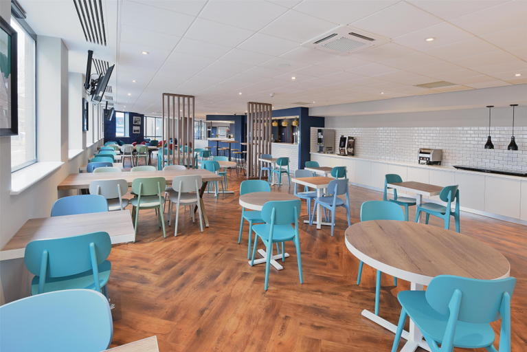 Food & Drinks 5, Travelodge Woking Central, Surrey