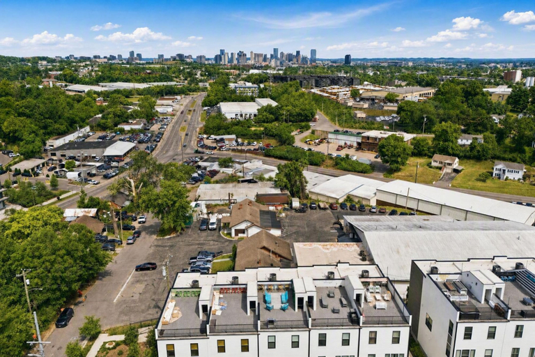 Others 2, Rooftop Deck Townhome Sleeps 12 Near Geodis Park, Davidson