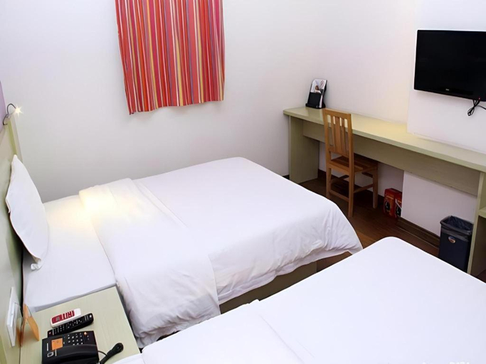 Bedroom 2, 7 Days Inn Guilin Beiji Plaza Yushan Garden, Guilin