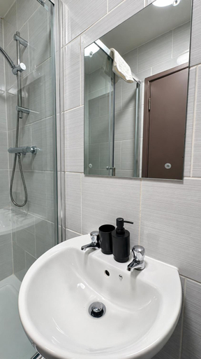 Bathroom 3, The Saltley Inn, Birmingham