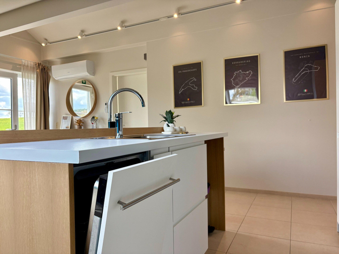 Others 5, Premium Couples Lodge With Jacuzzi, Liège