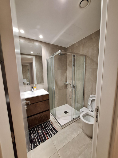 Bathroom 4, Emerald Bay Suites