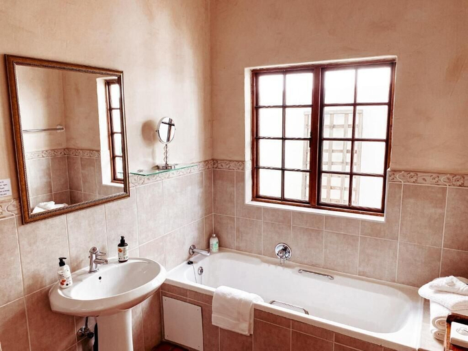 Bathroom 2, Brooks Cottage, City of Tshwane