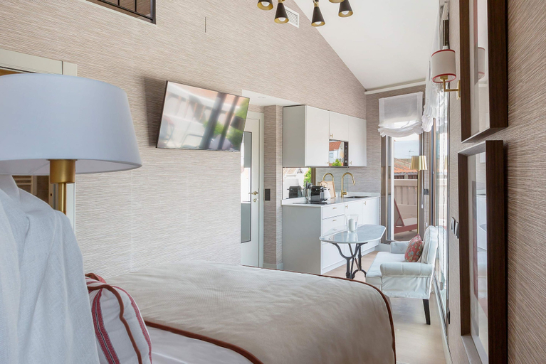 Others 3, Luxury Penthouse With Terrace Isla de la Rua VII, Salamanca