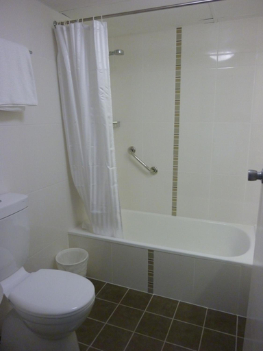 Bathroom 4, Coral Towers Holiday Apartments, Cairns