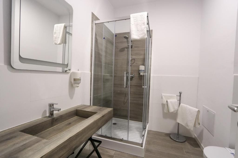 Bathroom 4, Palatul Lugoj, Lugoj