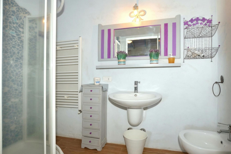 Bathroom 5, Villa Borgiano, Grosseto