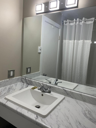 Bathroom 5, Imperial Motel, Cariboo