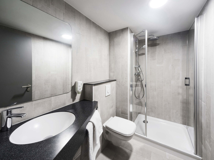 Bathroom 5, B&B HOTEL Erfurt City-West, Erfurt